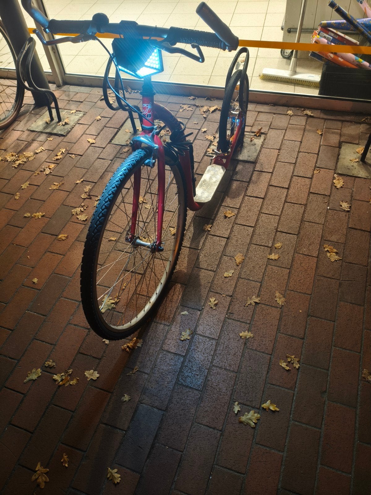 Stevige Kickbike met verlichting en slot, Fietsen en Brommers, Ophalen of Verzenden