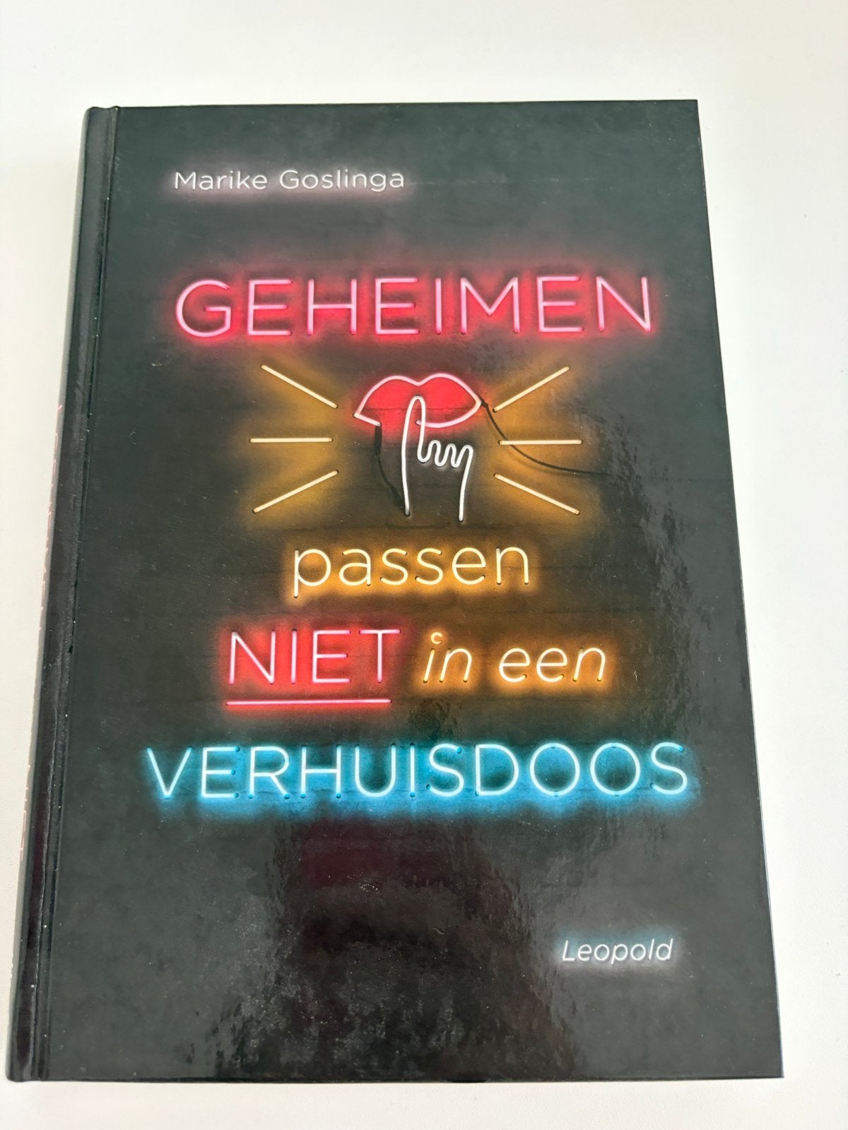 Geheimen passen niet in een verhuisdoos - Marike Goslinga, Ophalen of Verzenden, Zo goed als nieuw, Nederland