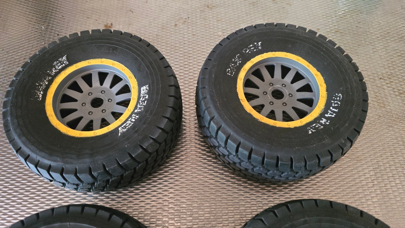 Losi Super Baja Rey 1/6 Wielen in uitstekende staat, Ophalen of Verzenden, Zo goed als nieuw, Overige schalen, Onderdeel