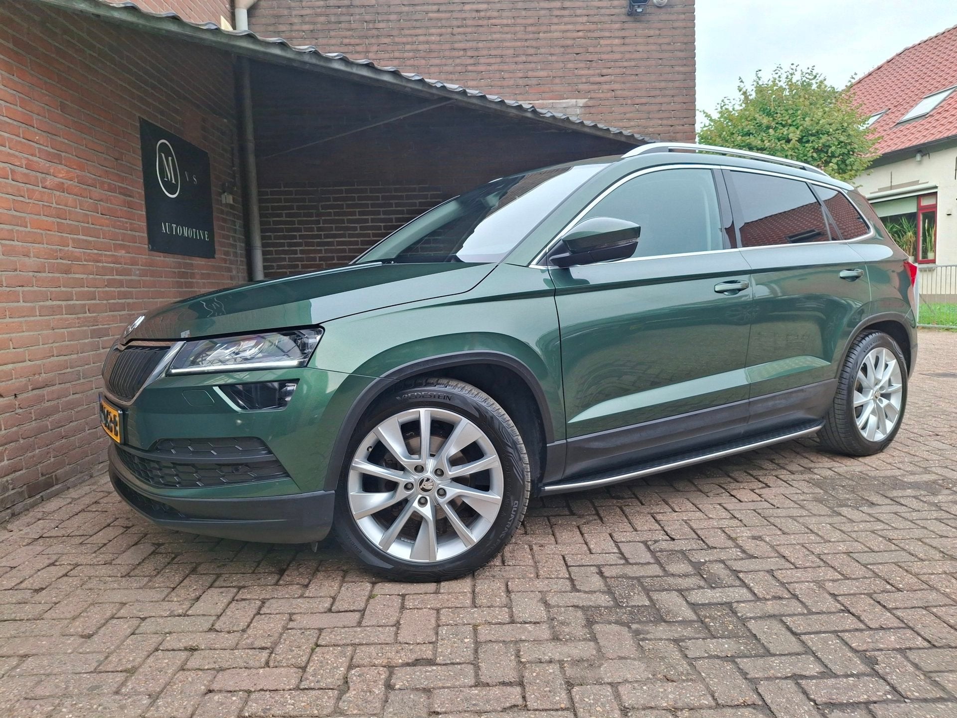 Skoda Karoq 1.5 TSI ACT Style Business Trekhaak / Carplay /, Dealer onderhouden, Stof, 4 cilinders, 150 pk