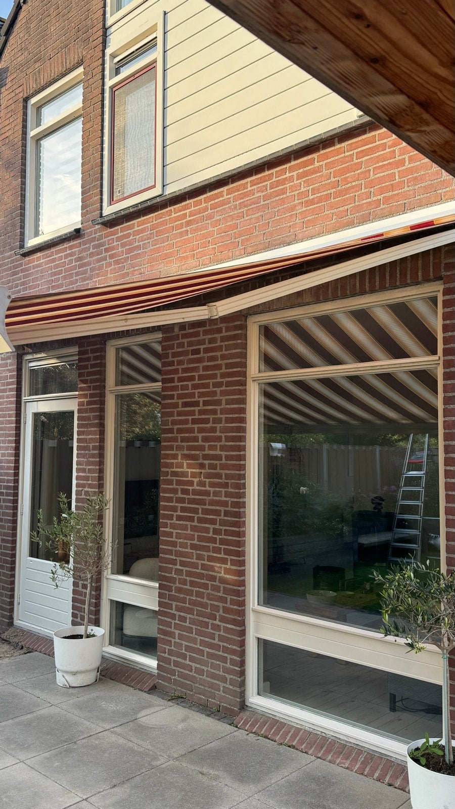 Foto 5 van Groot zonnescherm /knikarmscherm 5 meter breed 2,85 m uitval