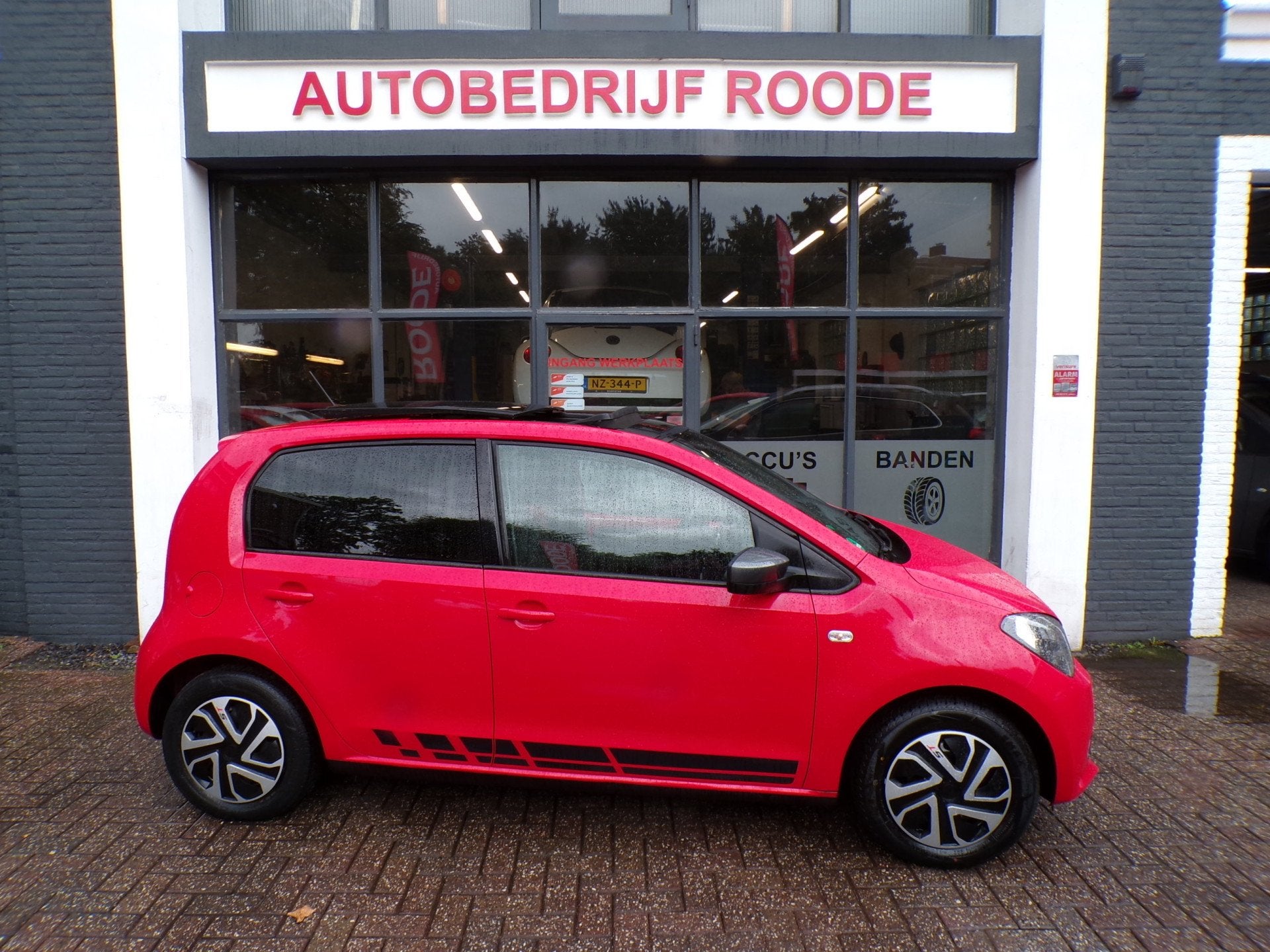 SEAT Mii 1.0 5-Drs Red FR Edition PANO DAK,CRUISE,TOP STAAT!, Auto's, Voorwielaandrijving, Gebruikt, Mii, Handgeschakeld