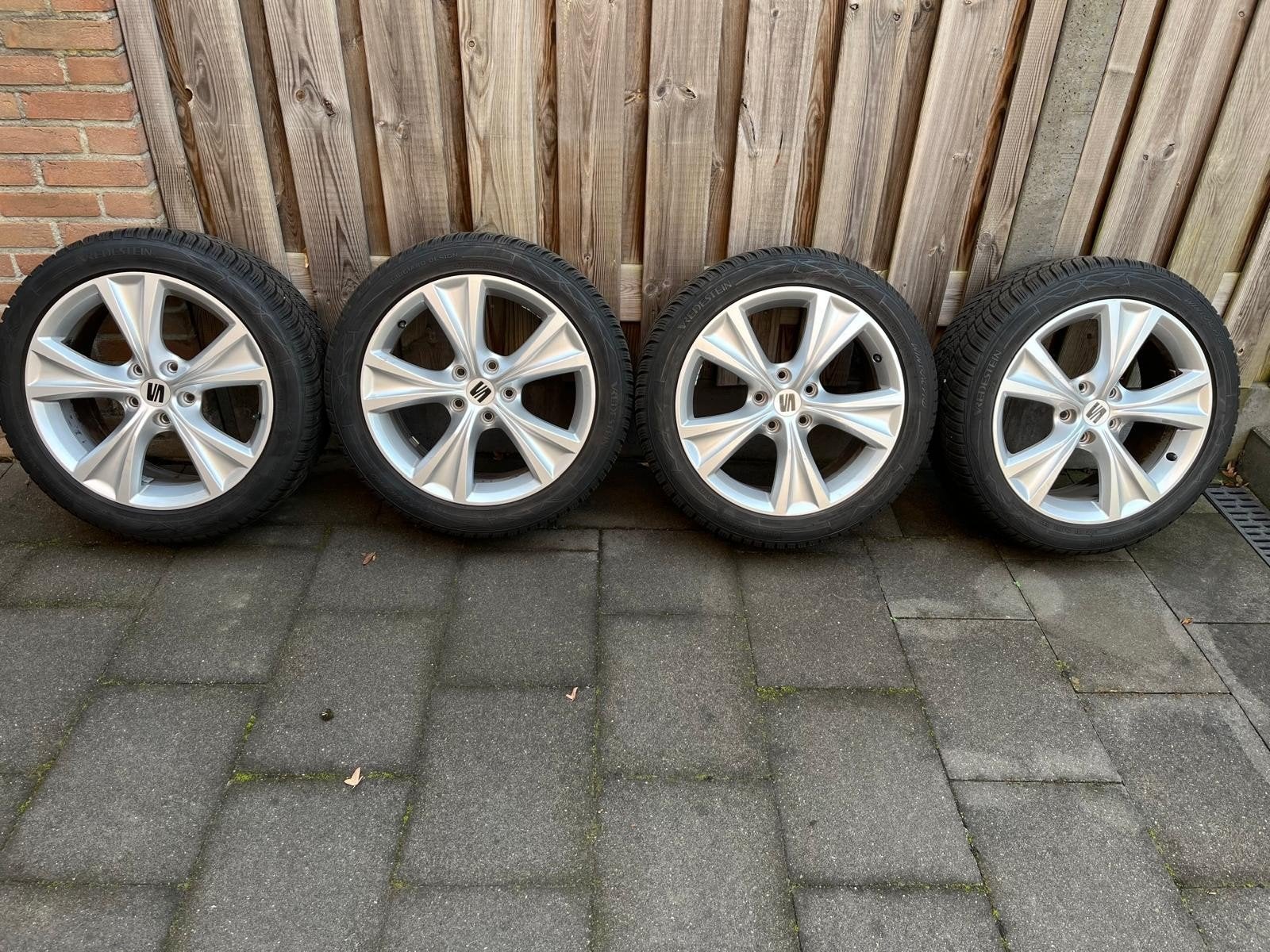 Originele SEAT LM 17 inch velgen met Vredestein winterbanden, Auto-onderdelen, Ophalen, Gebruikt, Banden en Velgen, 17 inch