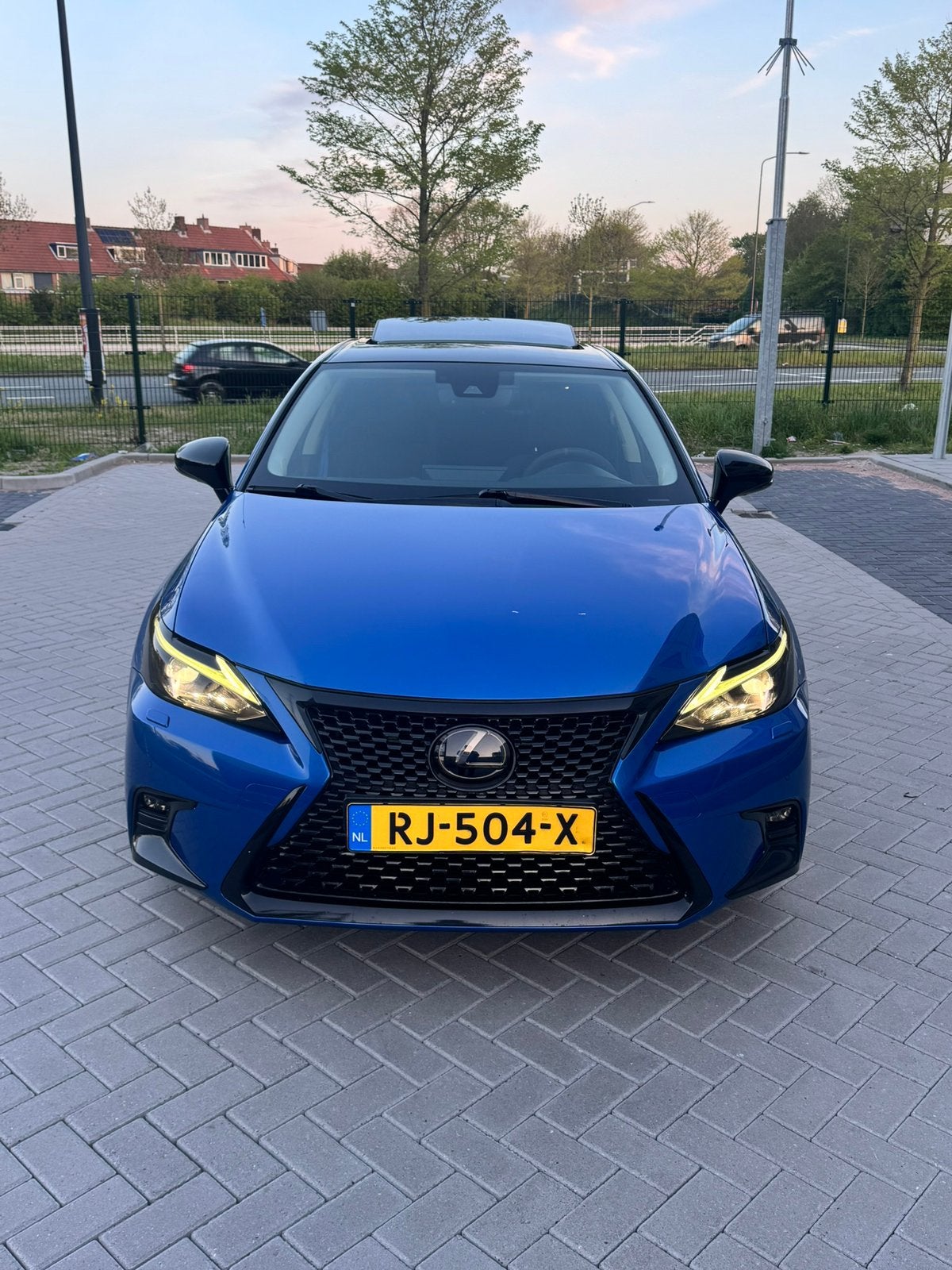Lexus CT-H 200h Hybrid 136pk E-cvt 2017 Blauw, Auto's, Lexus, Dealer onderhouden, 4 cilinders, Blauw, Alcantara