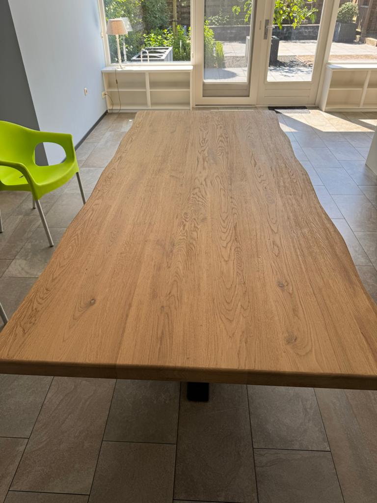 Robuuste eettafel met houten blad en metalen kruispoot, Ophalen, 100 tot 150 cm, Eikenhout, 200 cm of meer