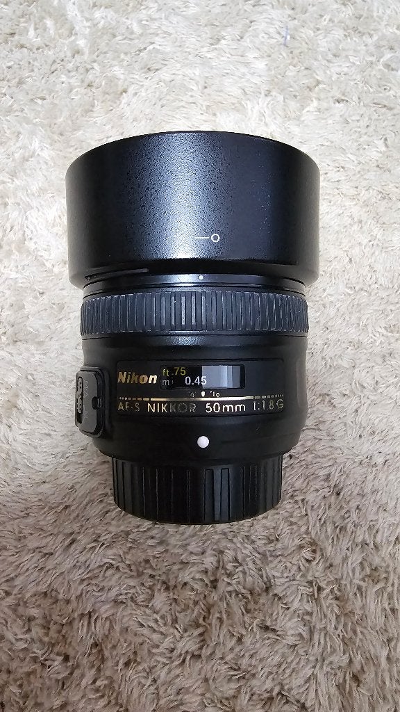 Nikon AF-S Nikkor 50mm f/1.8 G lens + Zonnekap HB-47, Model