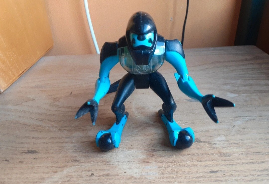 Ben 10 dna xlr8 clear chest figuur, Ophalen of Verzenden, Gebruikt