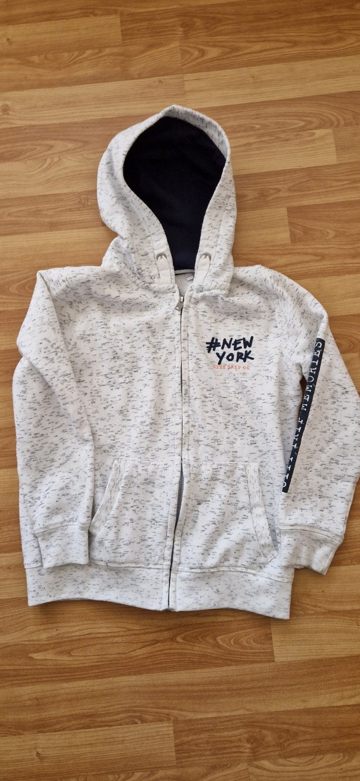 Leuk vest met capuchon in maat 146., Kinderen en Baby's, Kinderkleding | Maat 146, Ophalen, Gebruikt, Jongen of Meisje, Trui of Vest