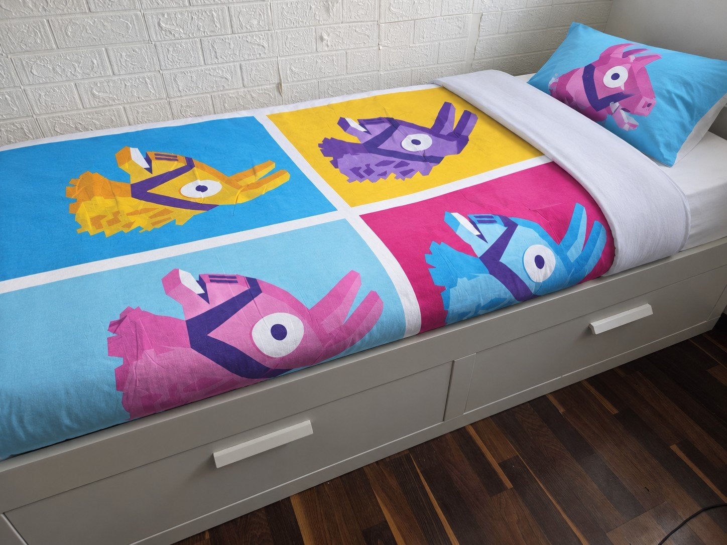 Brimnes bed, kledingkast en bureau met opzet, Ophalen, Zo goed als nieuw, Jongetje of Meisje
