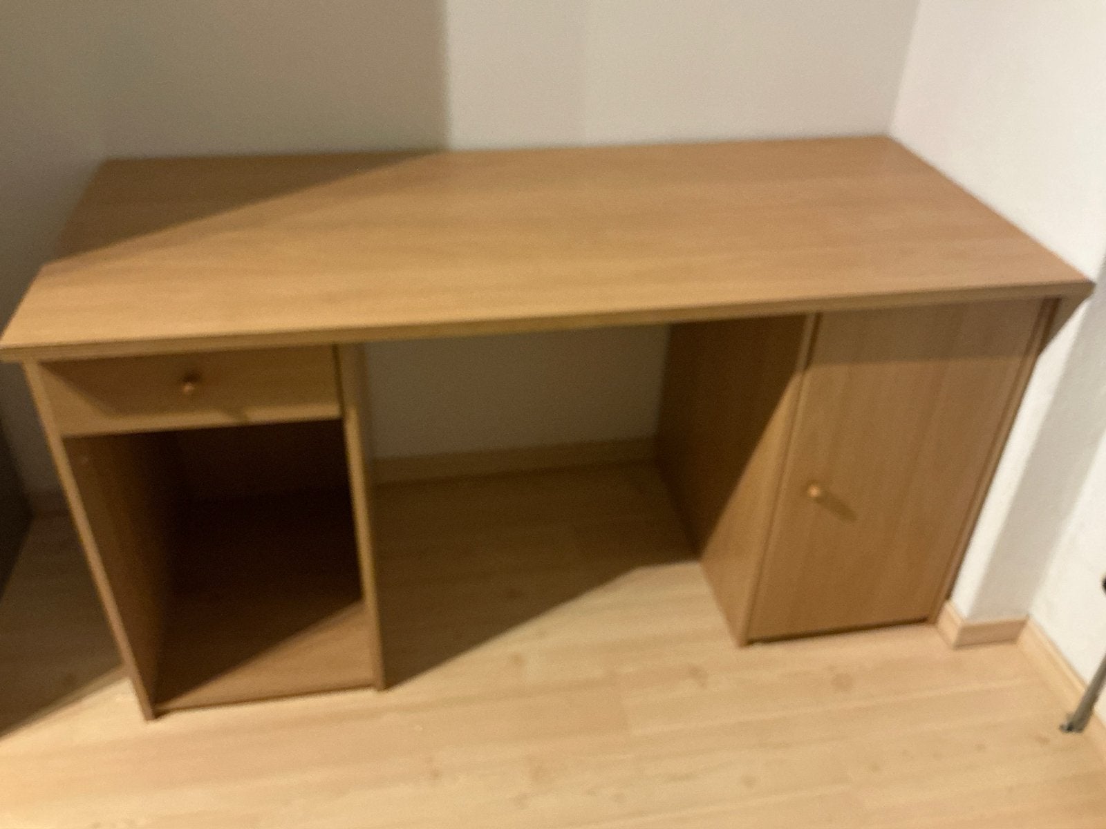 Stevig bureau – houtlook – 140 x 60 x 74 cm  lade en kastje, Met lades, Hout, Bruin, Zo goed als nieuw