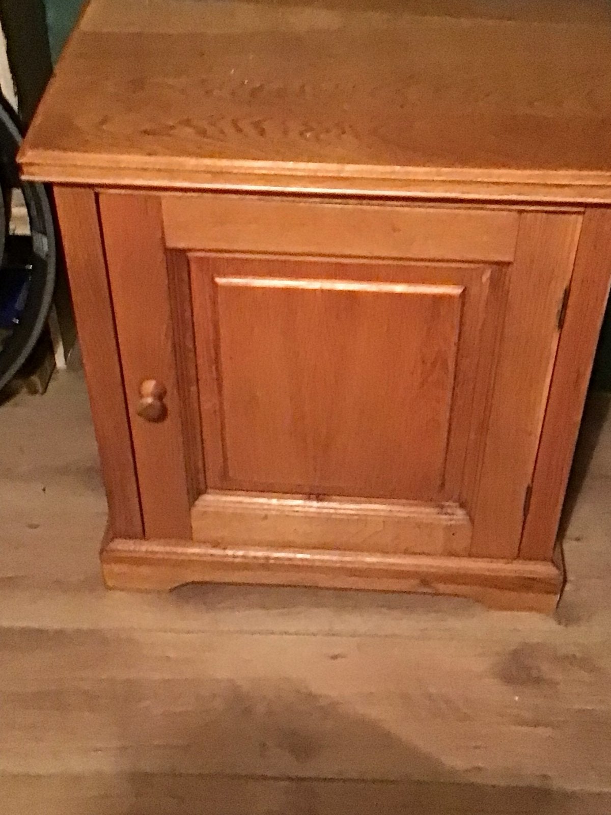 Houten nachtkastje / bijzetkastje, Ophalen