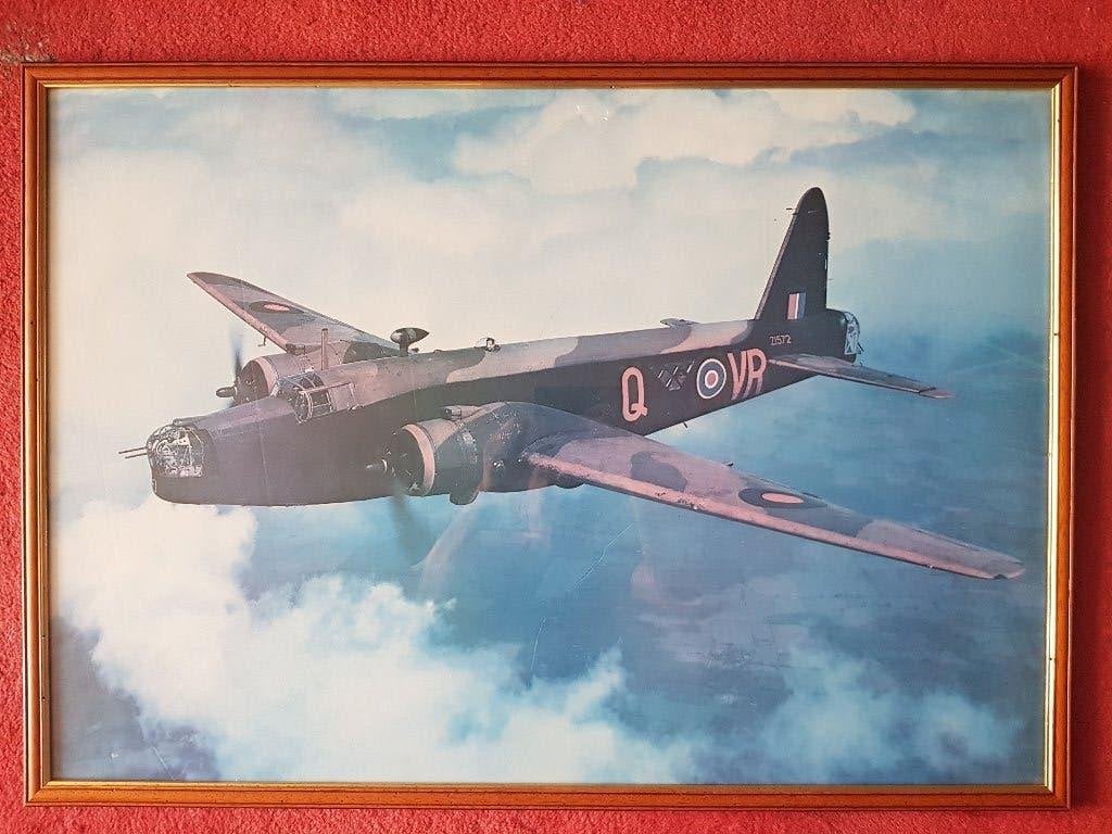 Grote oude ingelijste prent van Engelse bommenwerper 92 cm., Ophalen