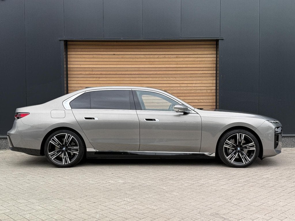 BMW i7 xDrive60 106 kWh THEATRE|4W-BESTURING|MASSAGE & STOEL, Auto's, BMW, Automaat, Gebruikt, Zwart, 624 km