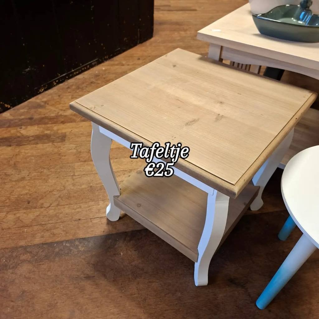 Leuke landelijke bijzettafel / koffietafel, Minder dan 55 cm, Vierkant, Zo goed als nieuw, Hout