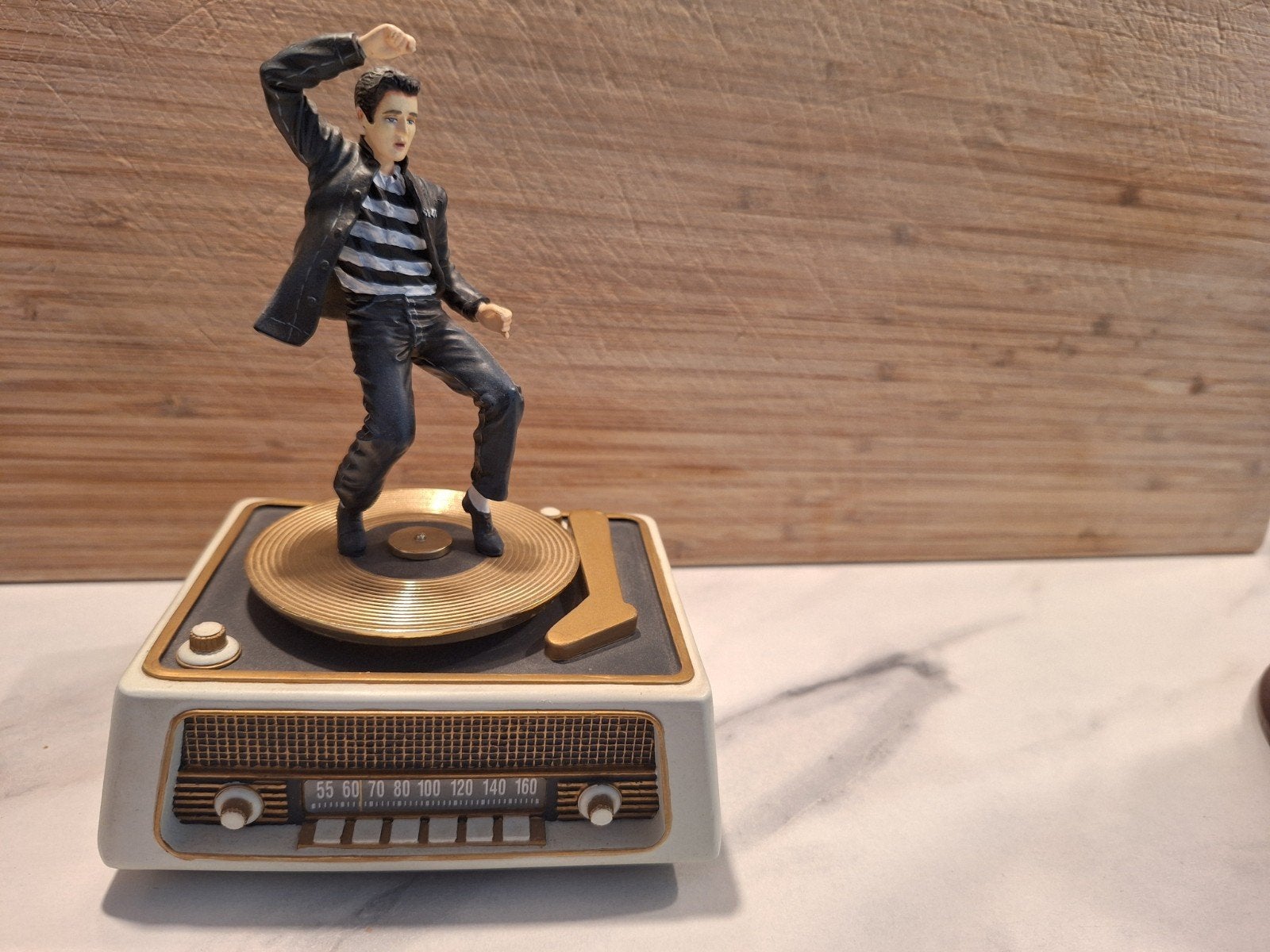 Te koop muziek/ speeldoos Elvis . Speelt Jailhouse rock., Ophalen, Boek, Tijdschrift of Artikel