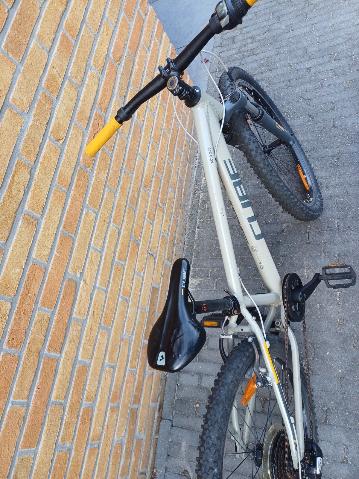 Foto 5 van Cube Acid 240 Kinderfiets