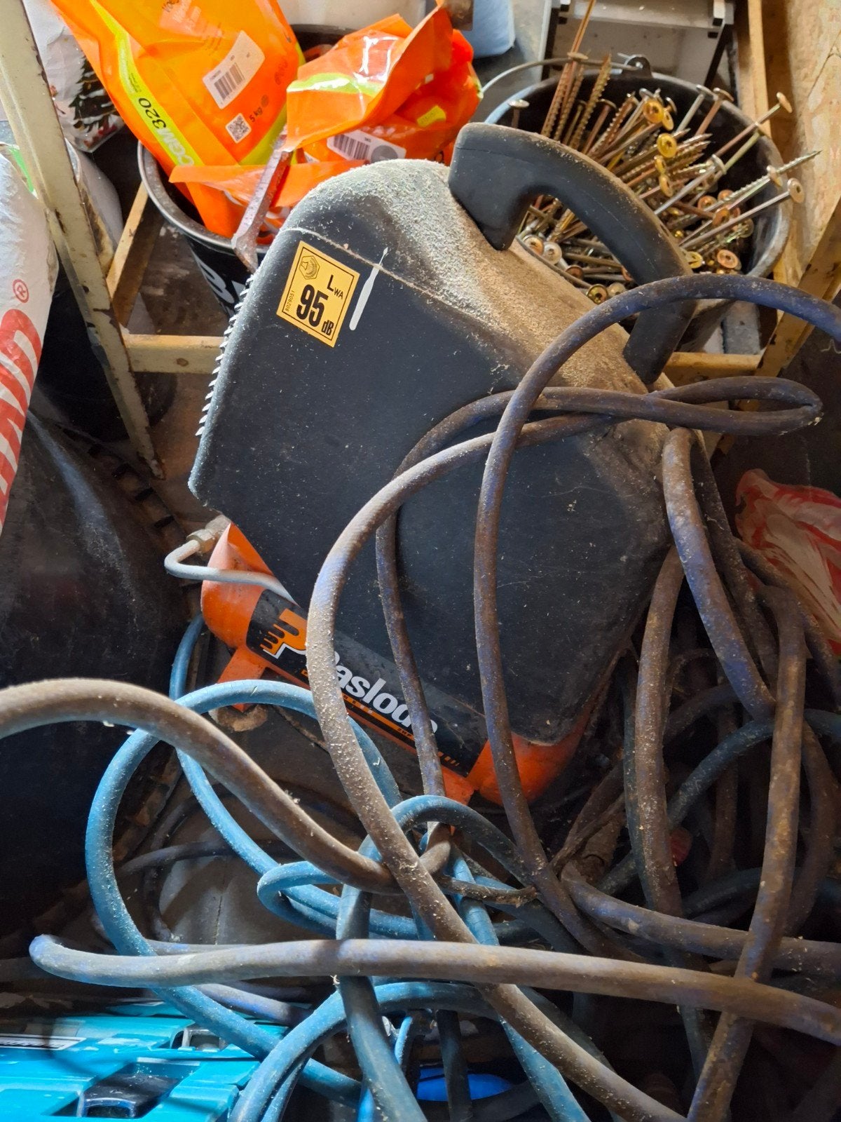 Paslode Compressor met Aftimmer Tacker en Luchtslang, Ophalen, Gebruikt