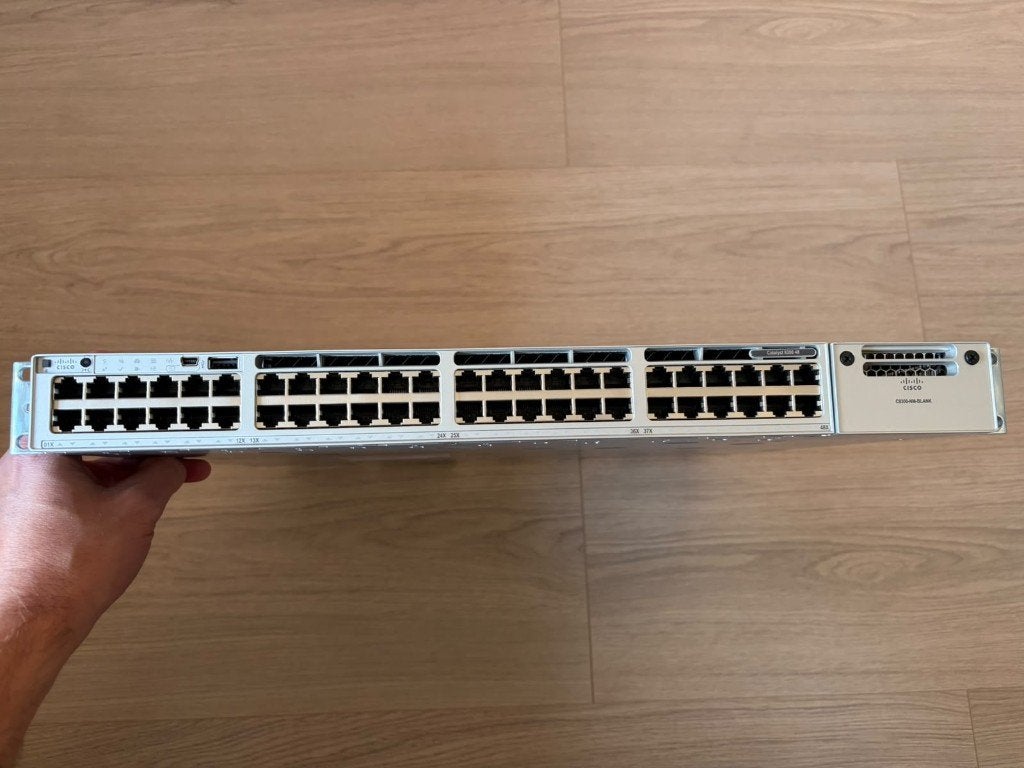 Cisco C9300-48T, Ophalen of Verzenden, Zo goed als nieuw