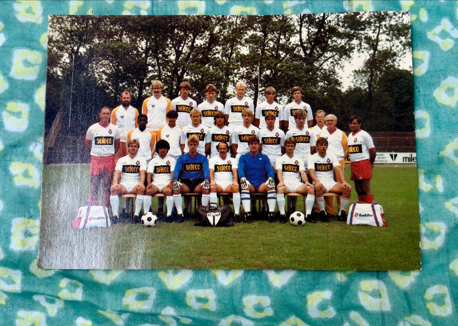 Vintage Telstar elftalfoto 1984/1985 CBS, Verzamelen, Ophalen of Verzenden, Gebruikt, Overige binnenlandse clubs, Poster, Plaatje of Sticker