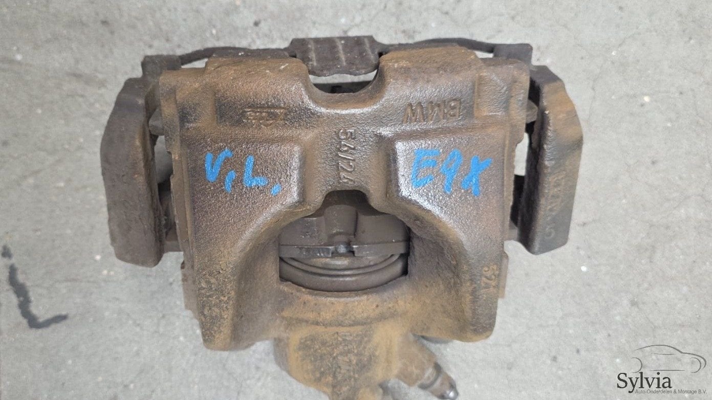 Remklauw remzadel links voorzijde 5424 BMW 1 / 3 serie E81 E, Gebruikt, -, -, Ophalen of Verzenden