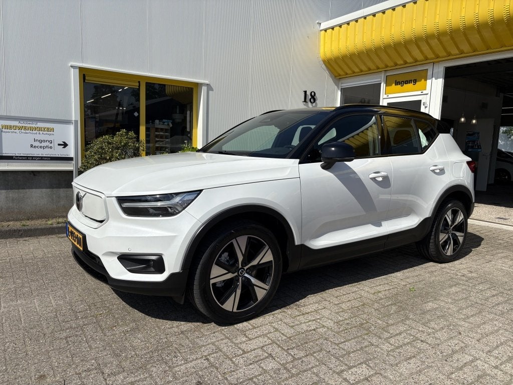 Volvo XC40 Recharge P8 AWD R-Design Navi Stoelverwarming, Auto's, 0 cilinders, Gebruikt, Zwart, Wit