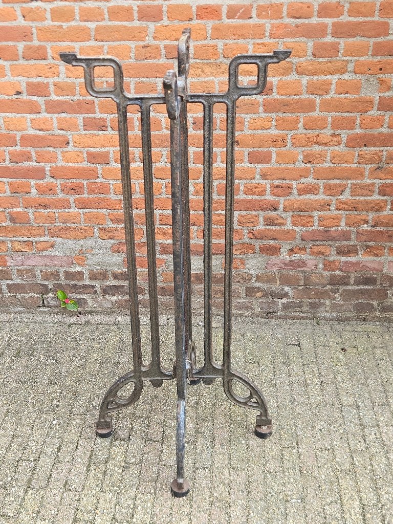 Zware Gietijzeren Voet  ( voor creatieveling met fantasie ), Tuin en Terras, Tuintafels, Ophalen, Gebruikt, Rechthoekig, Metaal