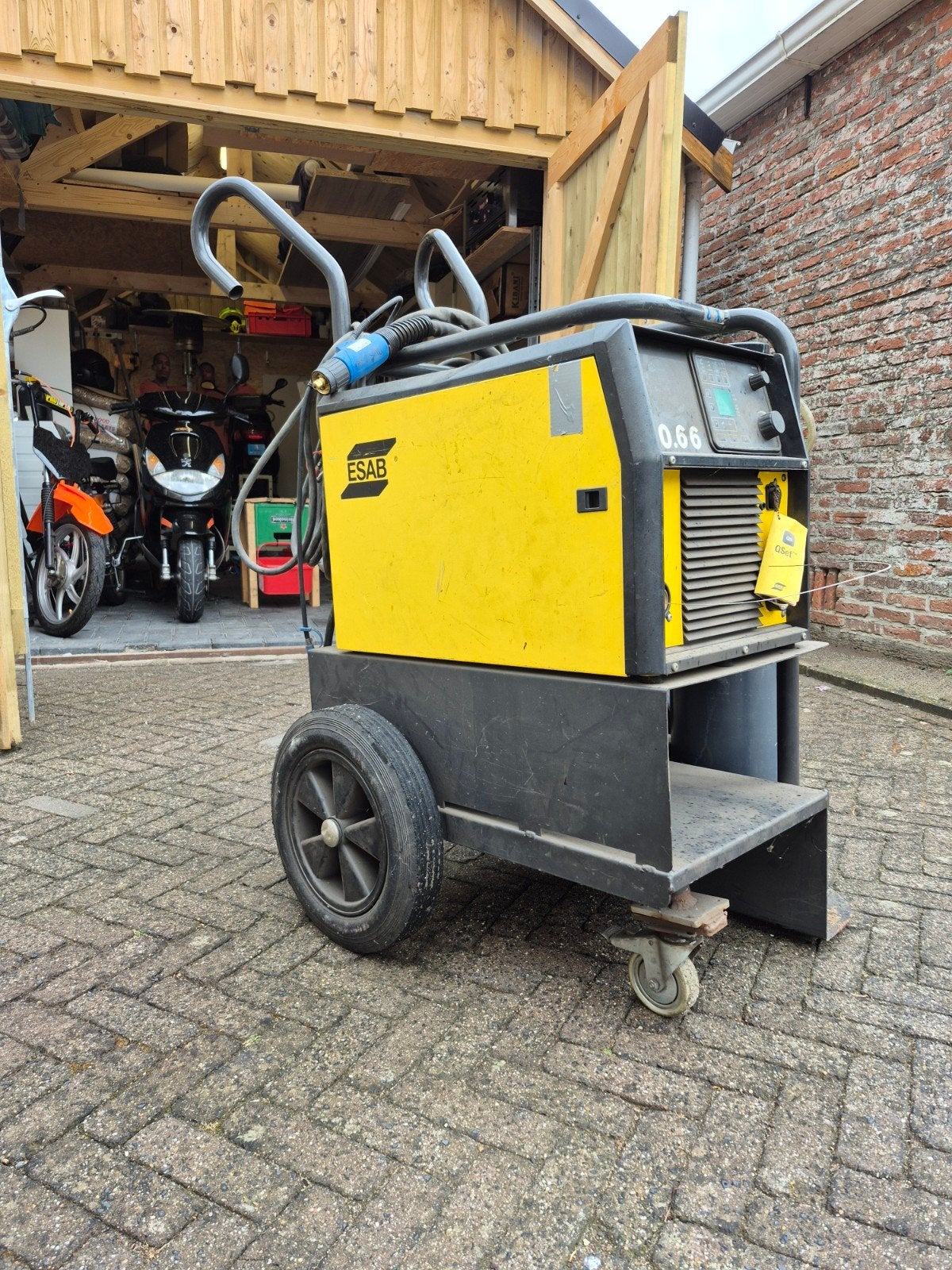 ESAB Lasapparaat 40.66 met gasfles en toebehoren, Doe-het-zelf en Verbouw, Ophalen, Gebruikt, 250 ampère of meer, Overige typen
