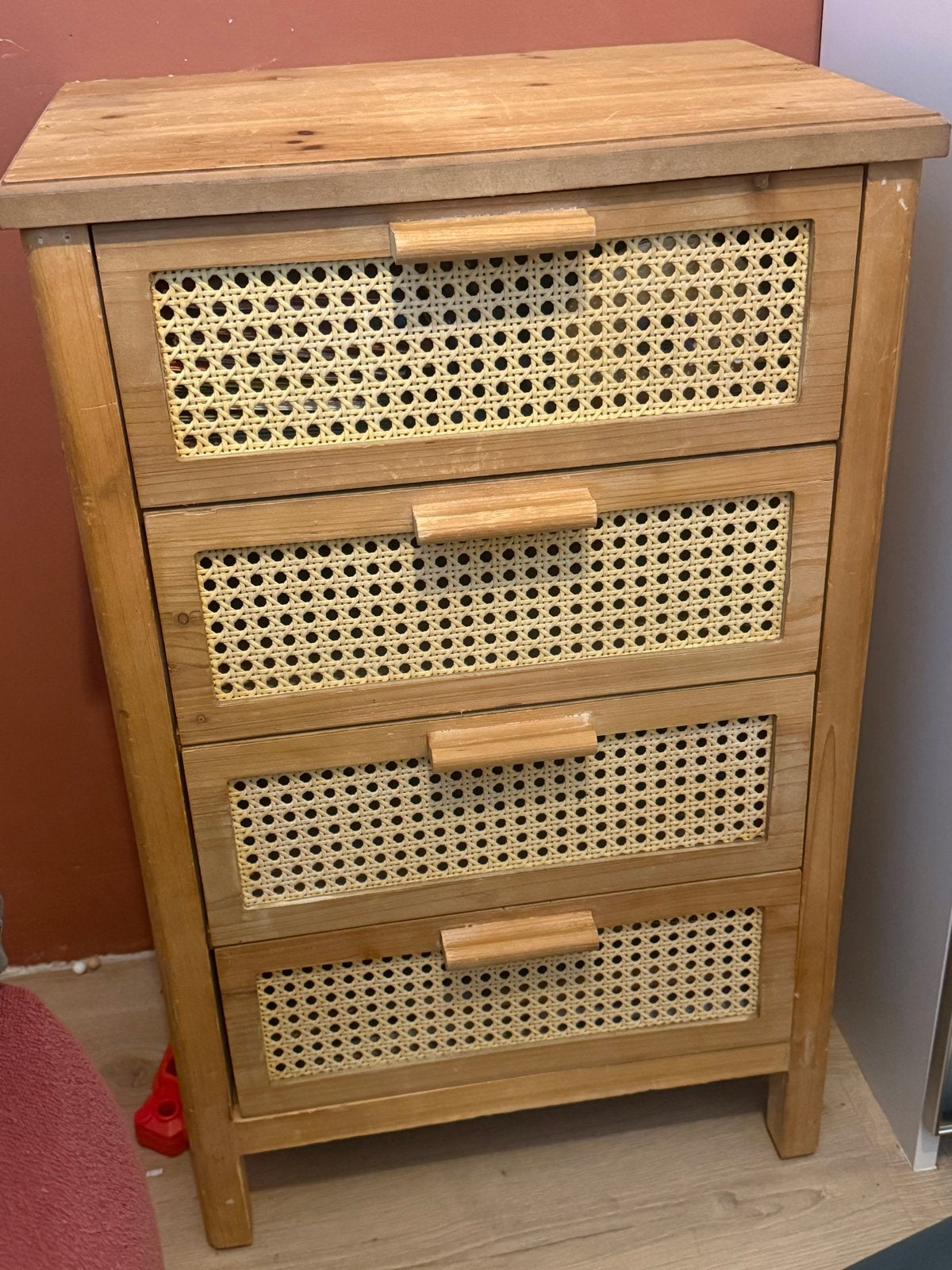 Xenos ladekastje met rotan details, Huis en Inrichting, Ophalen, Minder dan 50 cm, Gebruikt, 3 of 4 laden