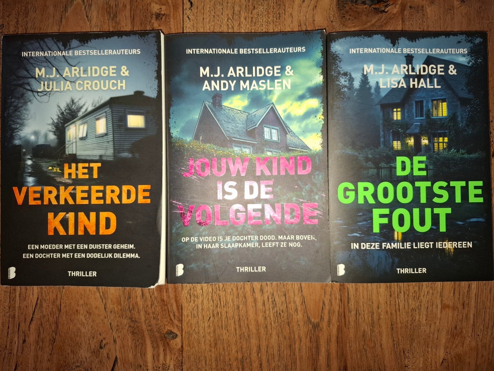 de grootste fout M.J.  Arlidge e.a, Ophalen of Verzenden, Gelezen