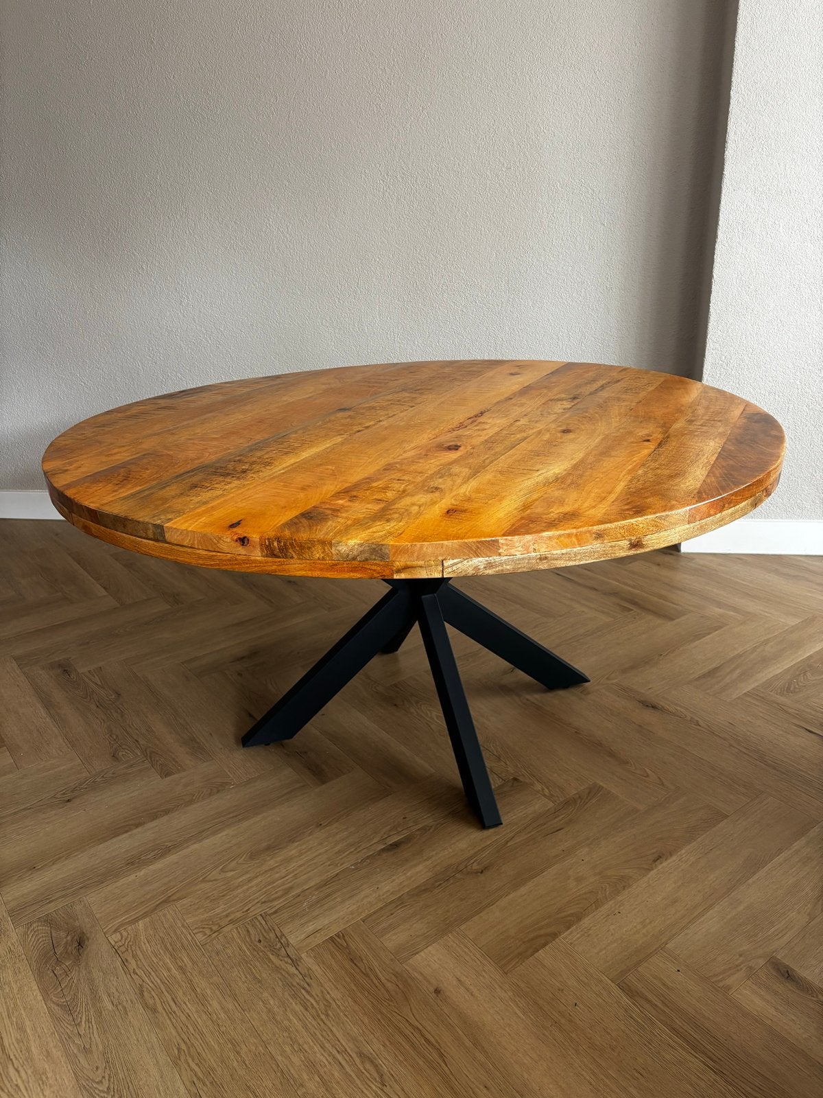 Ronde eettafel 150 cm manghouten blad en metalen onderstel, Huis en Inrichting, Ophalen, Gebruikt, 100 tot 150 cm, Rond