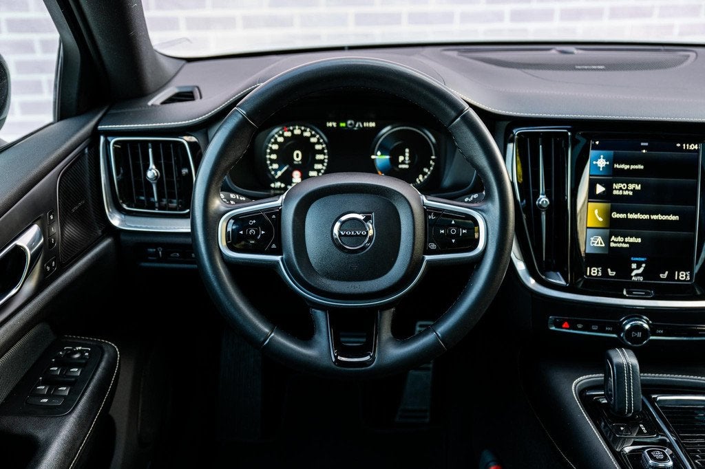 Volvo V60 2.0 T8 Recharge AWD R-Design | Plug-in Hybrid (PHE, Auto's, Volvo, 12 maanden, Gebruikt, Euro 6, 4 cilinders