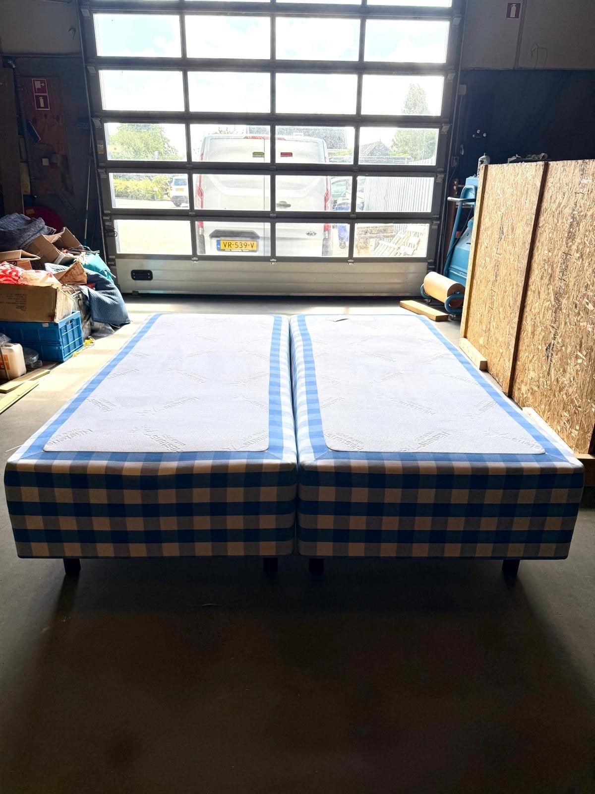 Hästens Superia Boxsprings - 12 jaar oud, bieden vanaf €200, Gebruikt, Blauw, Tweepersoons, Ophalen of Verzenden
