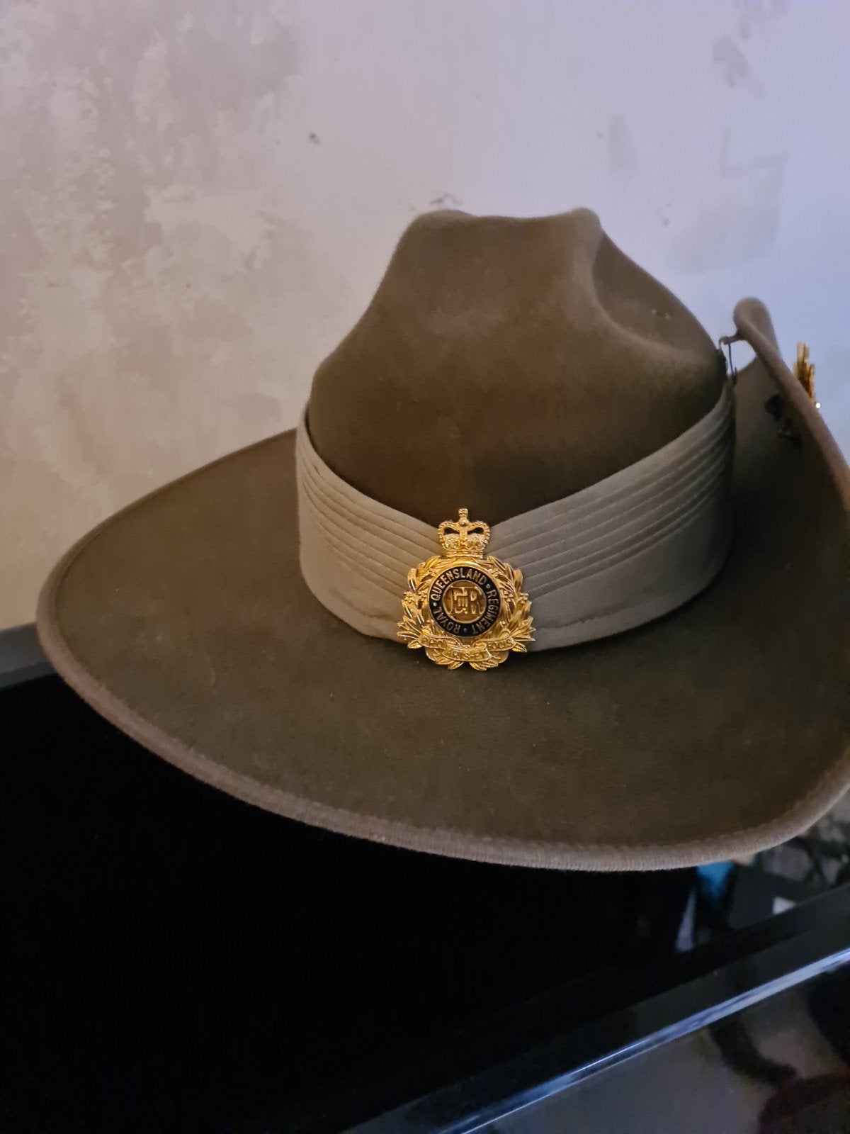 Australische legerhoed met emblemen, Ophalen of Verzenden, Landmacht, Overige gebieden, Helm of Baret