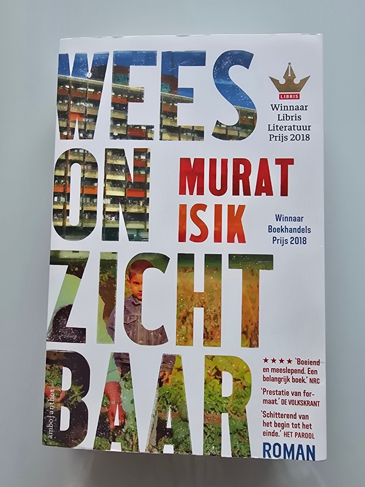 Murat Isik - Wees onzichtbaar, Boeken, Literatuur, Zo goed als nieuw, Ophalen of Verzenden
