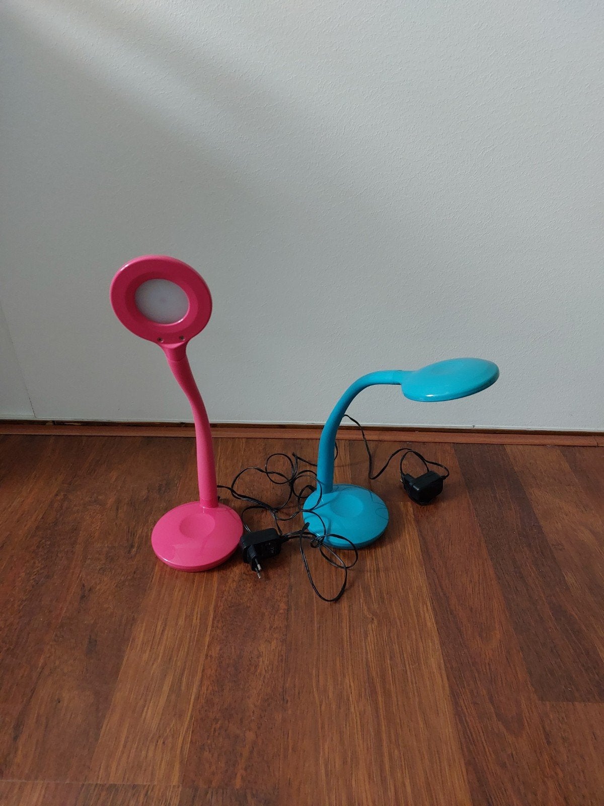 2 Mooie bureaulampen met touchsysteem. 5 Euro per stuk., Ophalen of Verzenden, Zo goed als nieuw