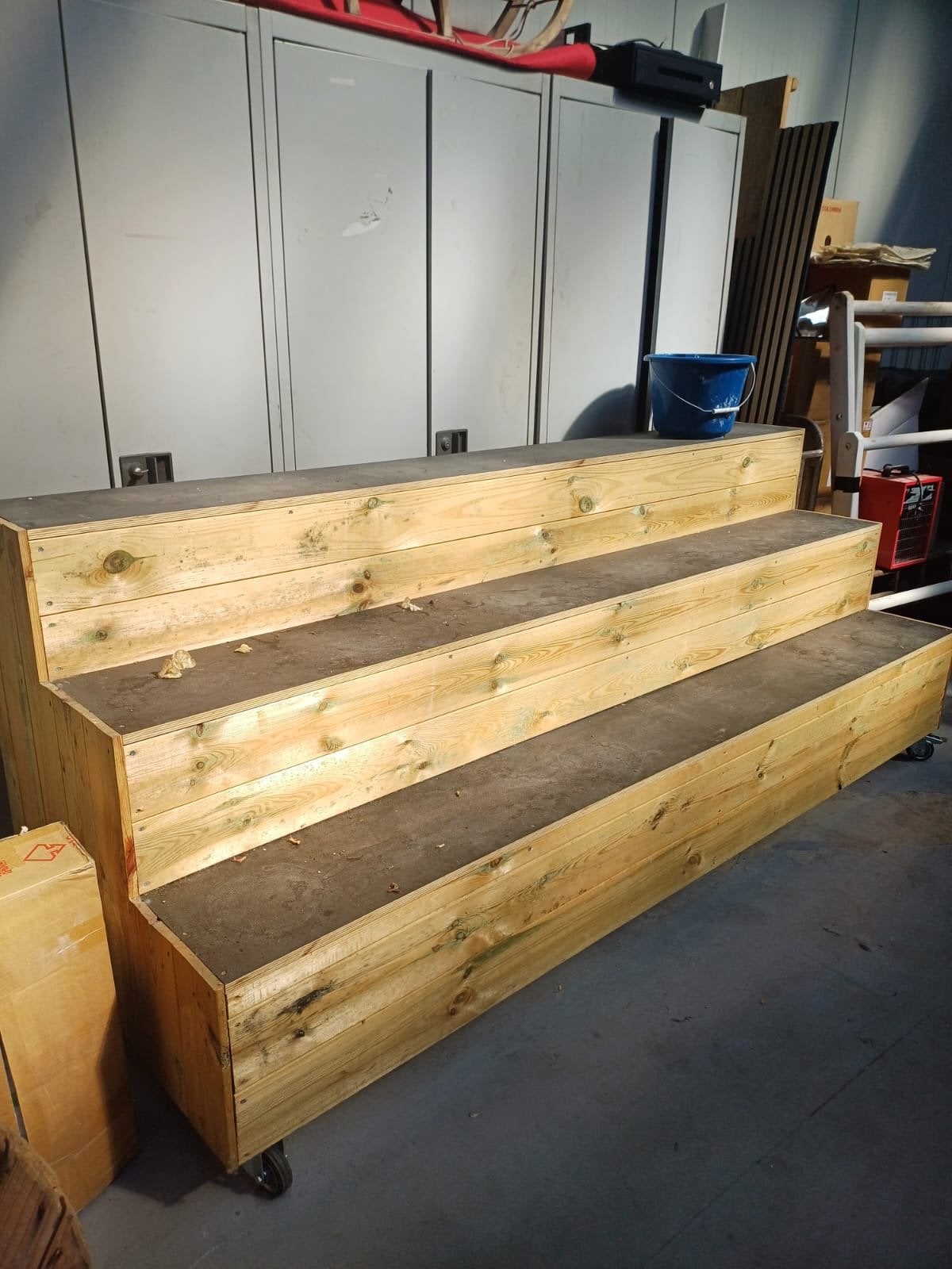 2 stuks houten stellage voor bv bloemen op te zetten, Ophalen