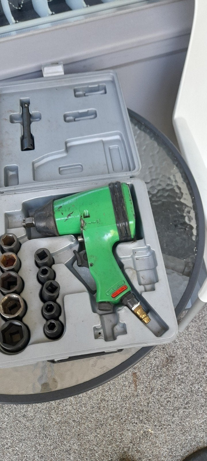 Slagmoersleutel met doppen set, Ophalen