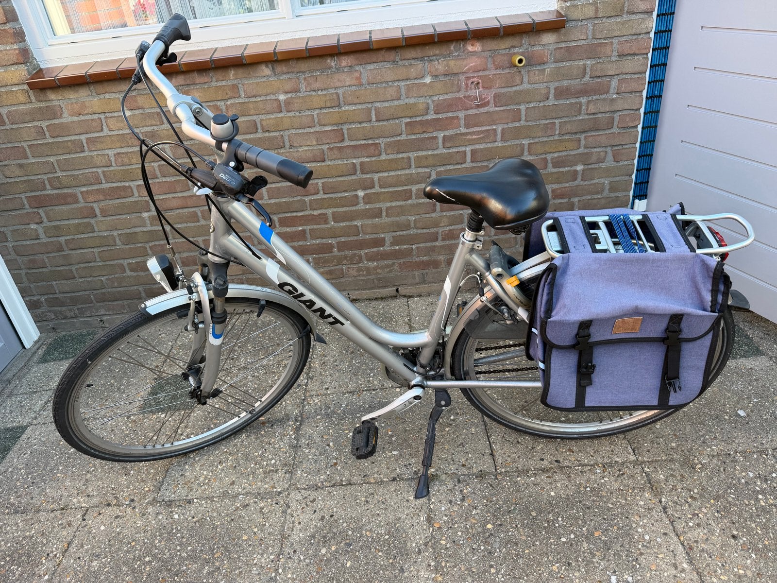 Giant Damesfiets met Fietstassen, Ophalen, Velgrem, Giant, 50 tot 53 cm