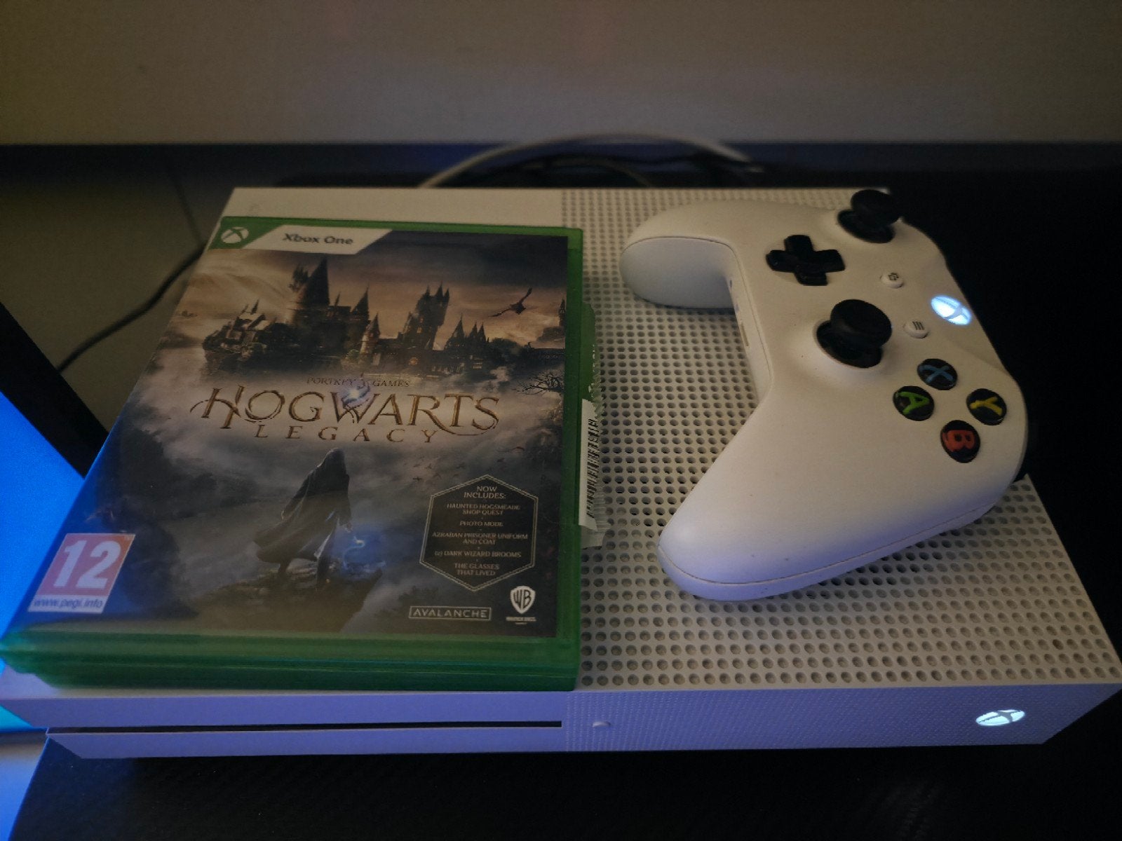 Xbox One S met Hogwarts Legacy en controller, Ophalen, Xbox One S, Zo goed als nieuw, Met 1 controller