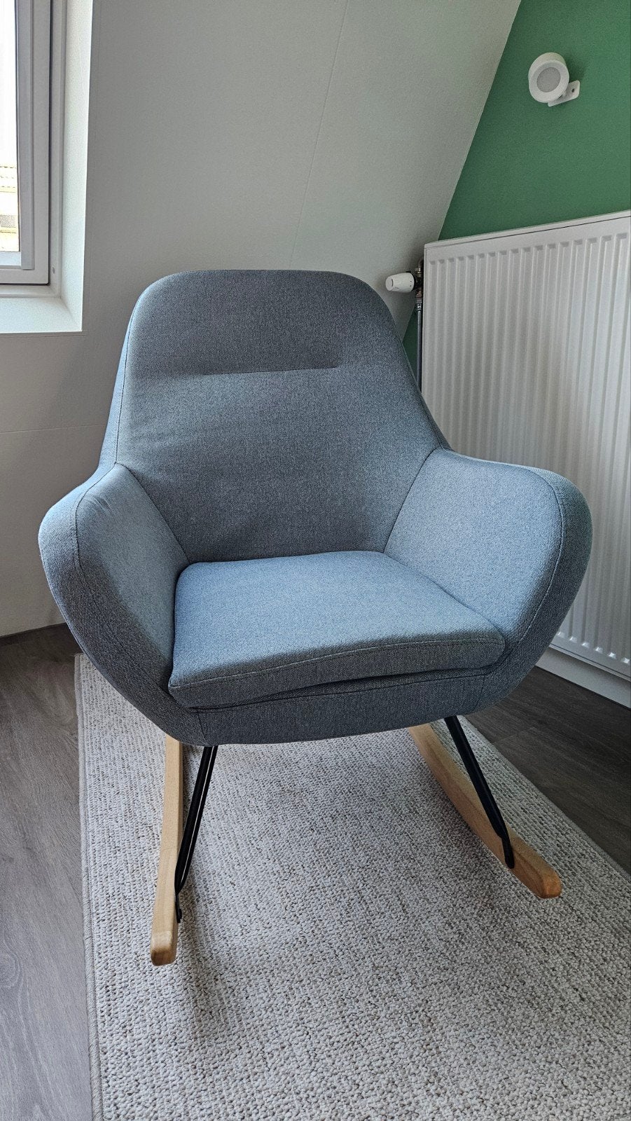 Jysk schommelstoel grijs, Ophalen, Modern, Scandinavisch, Hout, Zo goed als nieuw