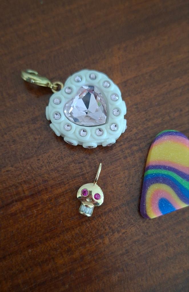9 karaat gouden skull hanger met robijntjes, Ophalen of Verzenden, Zo goed als nieuw, Goud, Goud