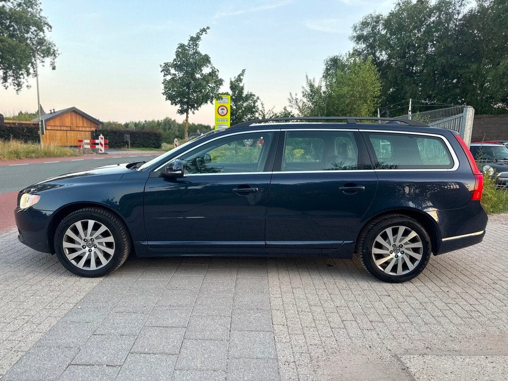 Volvo V70 1.6 T4 Limited Edition Airco Cruise Leder Navi PDC, Voorwielaandrijving, 15 km/l, Gebruikt, 4 cilinders