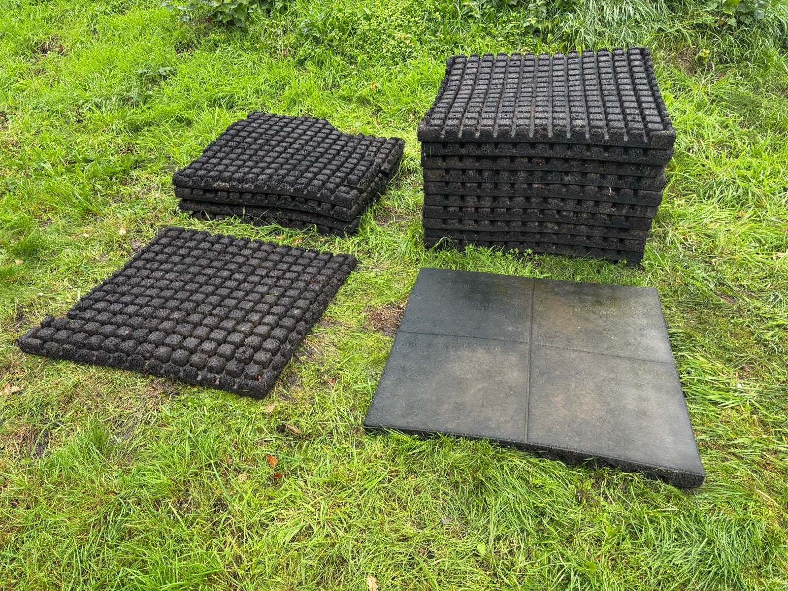 Rubberen tegels 100x100x6 cm 17 stuks, Ophalen, Gebruikt, Rubber, 10 m² of meer
