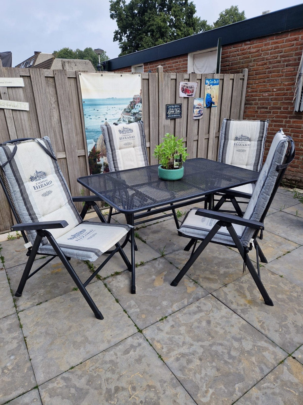 Tuinset van strekmetaal met 4 stoelen en kussens, Ophalen, Gebruikt, Tuinset, Eettafel