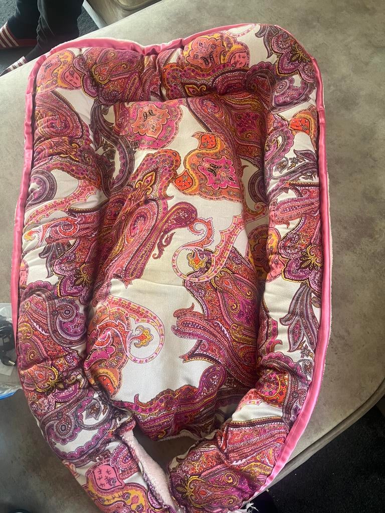 Baby nestje + bekleding box en bedje, Overige merken, Ophalen of Verzenden, Zo goed als nieuw, Rug