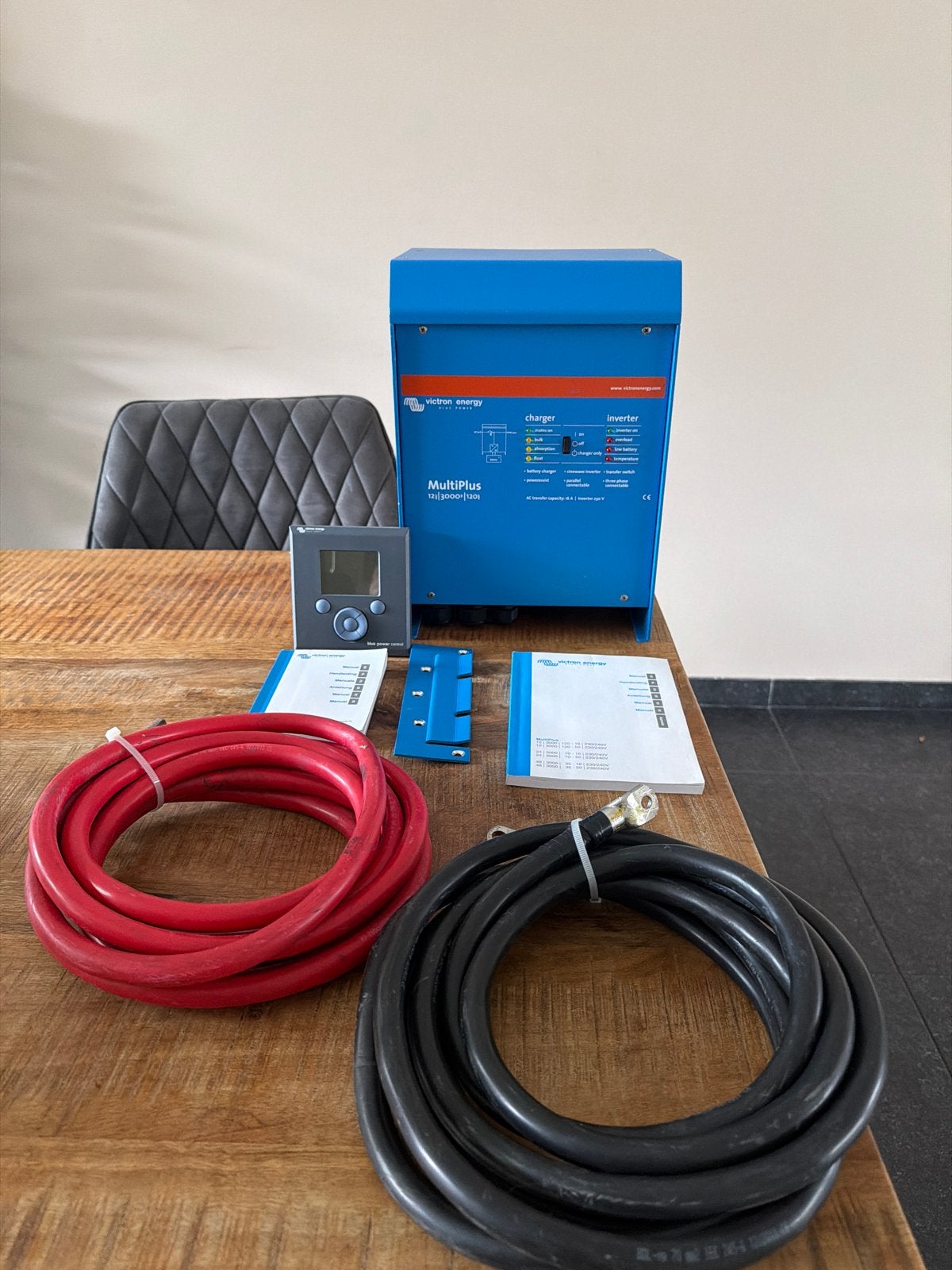 Victron Multiplus 12v 3000va + Blue Power Control, Ophalen of Verzenden, Zo goed als nieuw