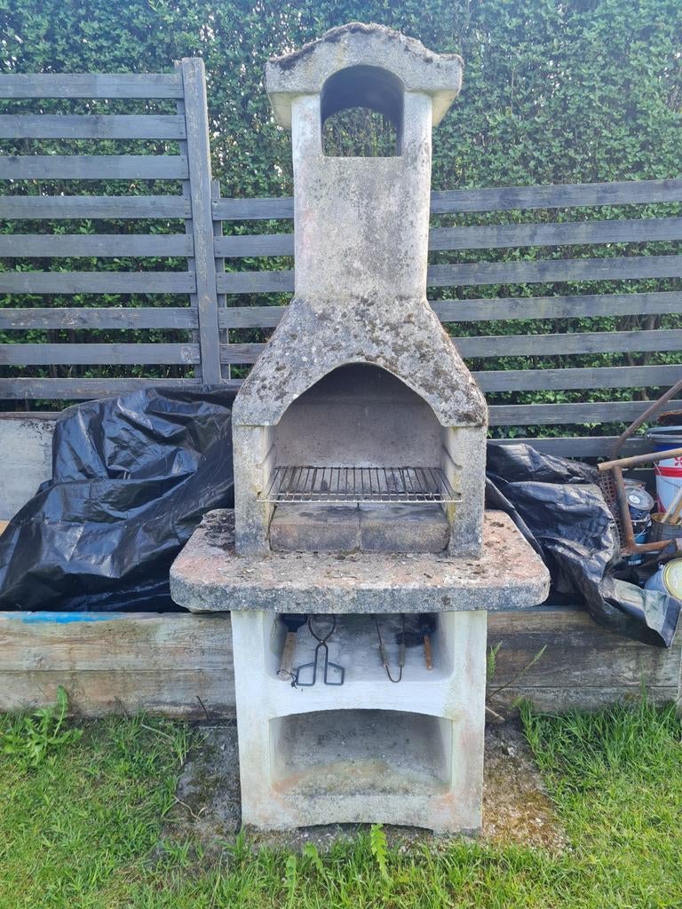 Stenen barbecue met schoorsteen, Ophalen, Gebruikt, Onbekend