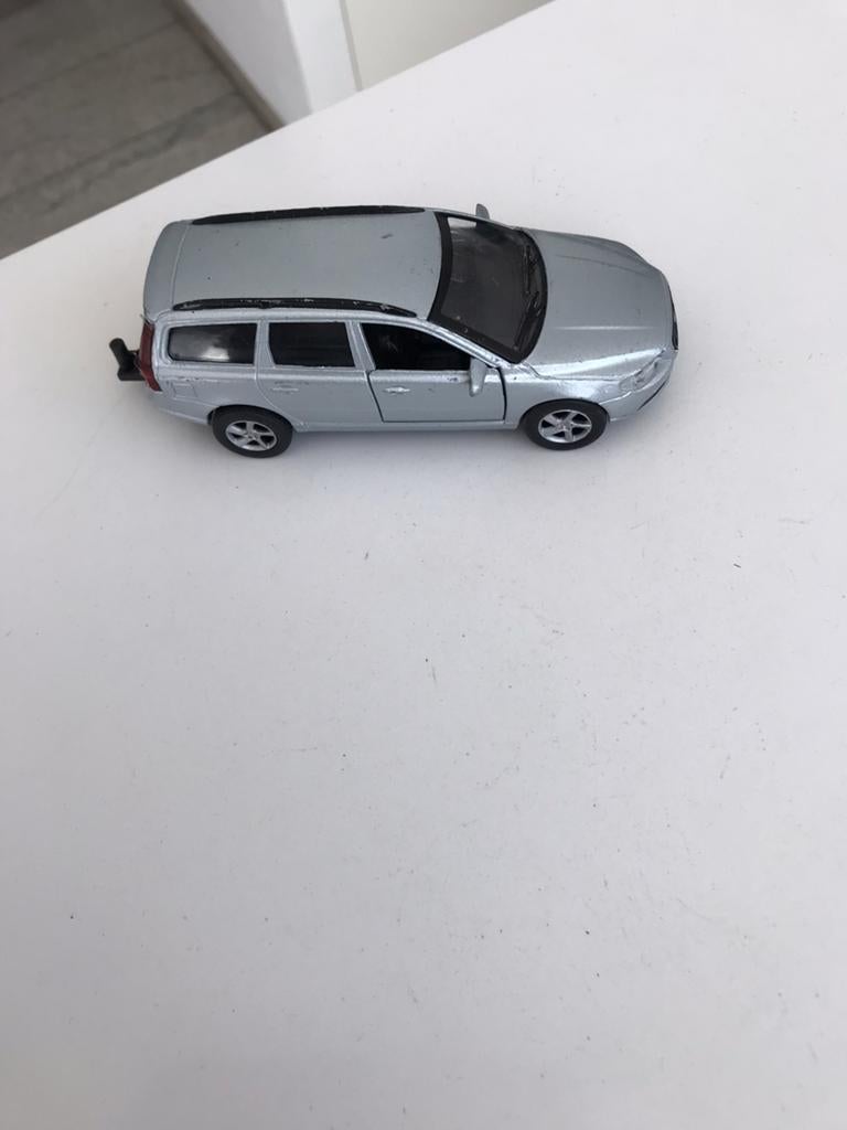 Volvo V 70 schaal 1:36, Hobby en Vrije tijd, Modelauto's | 1:32, Ophalen, Zo goed als nieuw, Auto, Overige merken