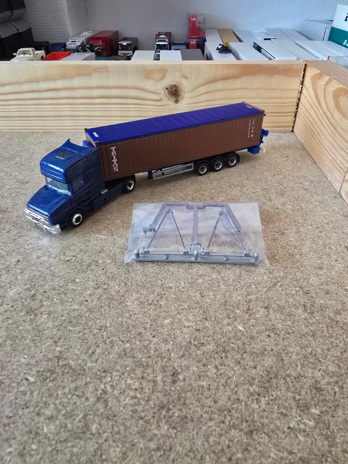 1544 scania T 164-580 sideloader met 40ft Kombimodell cntr, Ophalen of Verzenden, Zo goed als nieuw, Bus of Vrachtwagen, Herpa