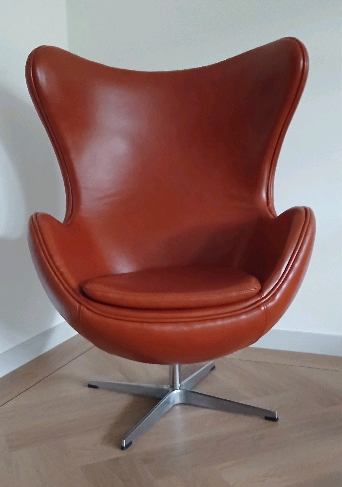 Egg Chair, ArneJacobsen Cognac Leer zgan + event. Ottoman, Ophalen, Zo goed als nieuw, 50 tot 75 cm, Leer